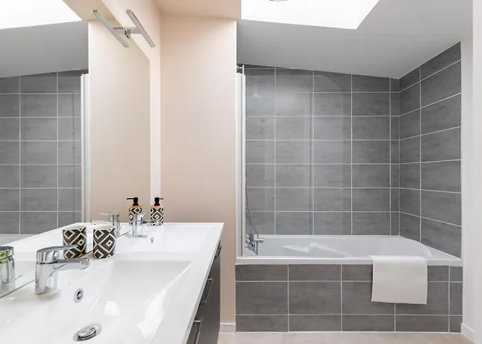 Jolie Maison Lumineuse De Style Industriel